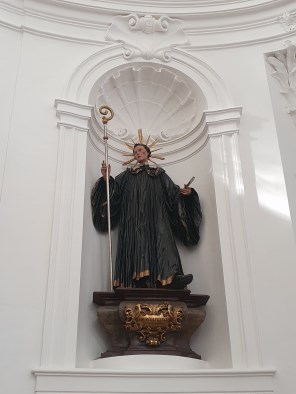 레겐스부르크의 성 볼프강_photo by Schmeissnerro_in the Collegiate Church of Virgin Mary in Salzburg_Austria.jpg
